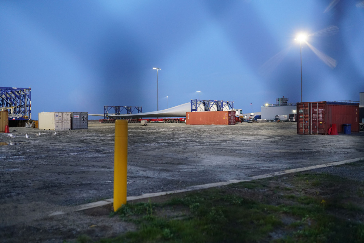 A Blue-Collar Port Bet on Wind Power. Then the Politics Shifted.