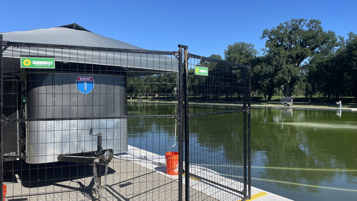 Algae Overtakes Lincoln Memorial Reflecting Pool Days After Trump Renovation
