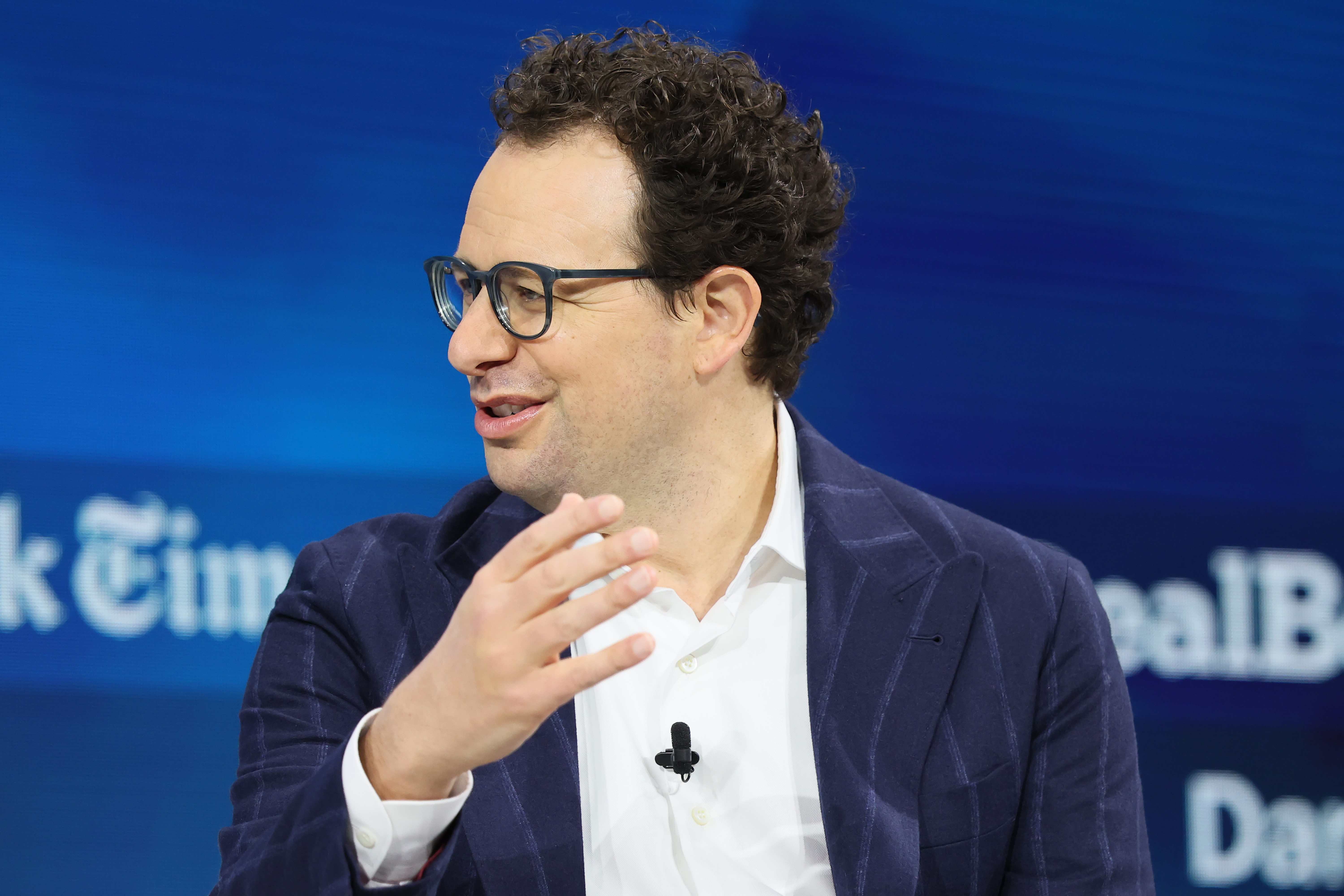 Anthropic CEO Warns Against Banning Cheap AI, Urges China Restrictions Instead