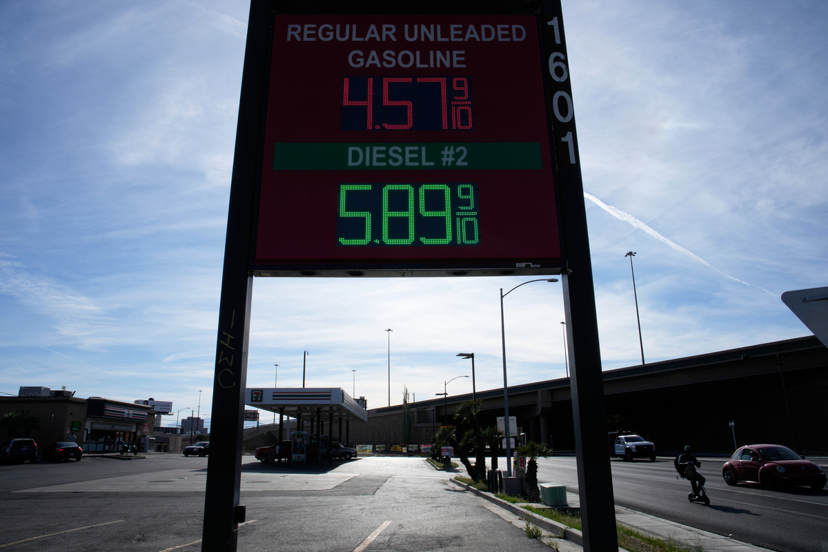 Diesel Prices Near Record High Threaten to Upend Economy and GOP Midterm Hopes