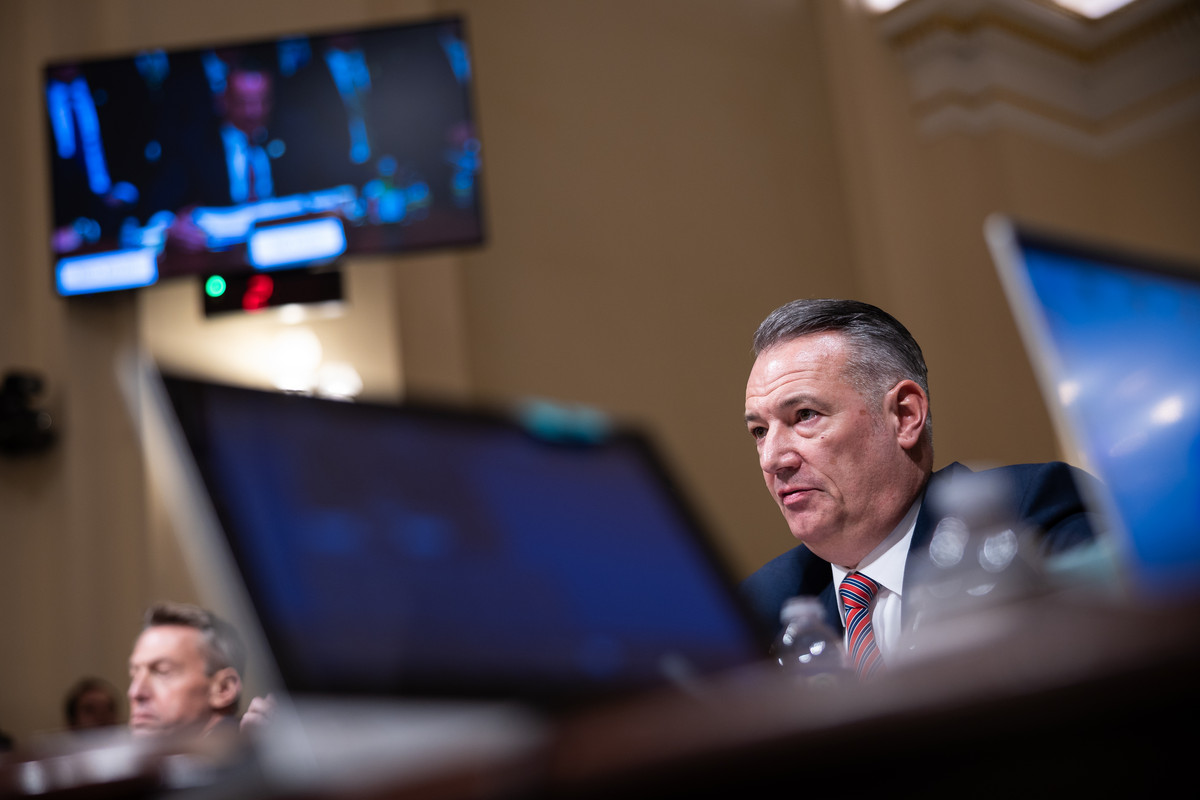 Four Contenders Emerge to Lead ICE as Agency Faces Morale Crisis and Scrutiny
