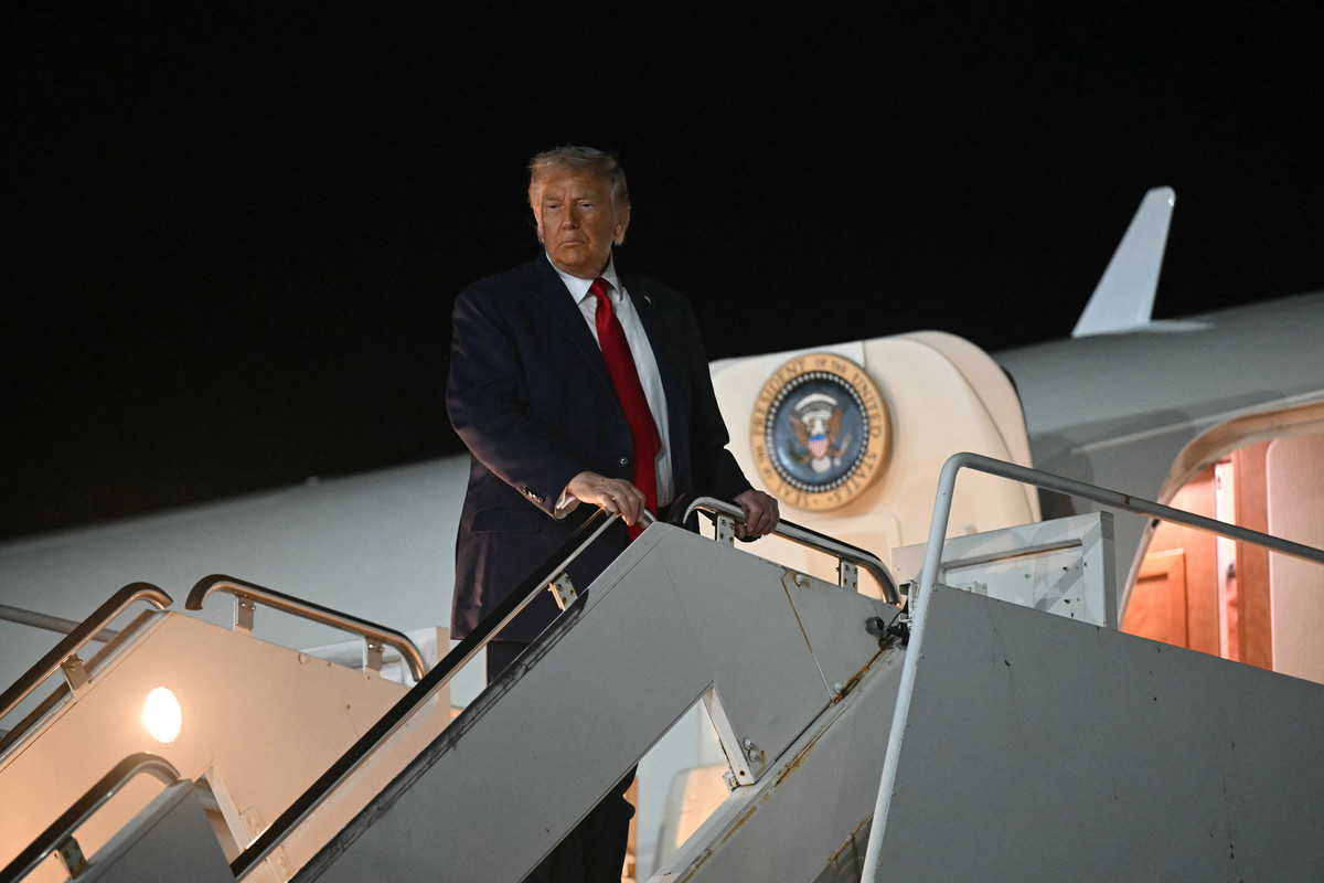 GOP Allies Set Labor Day as Hard Deadline for Trump to End Iran War