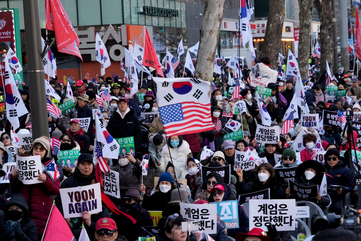 In Seoul, a Disgraced Ex-President's Supporters Adopt the Symbols of Trump's MAGA