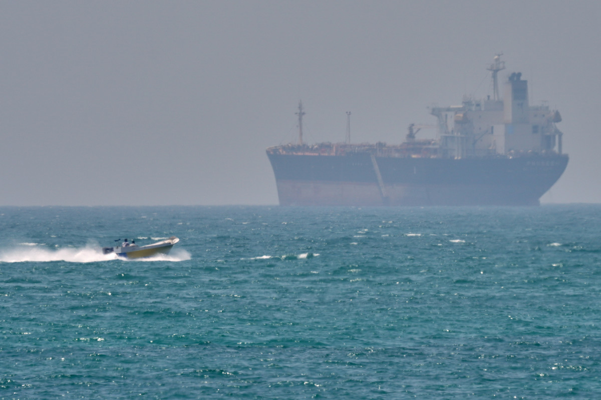 Iran Halts Nuclear Talks, Demands U.S. Lift Strait of Hormuz Blockade