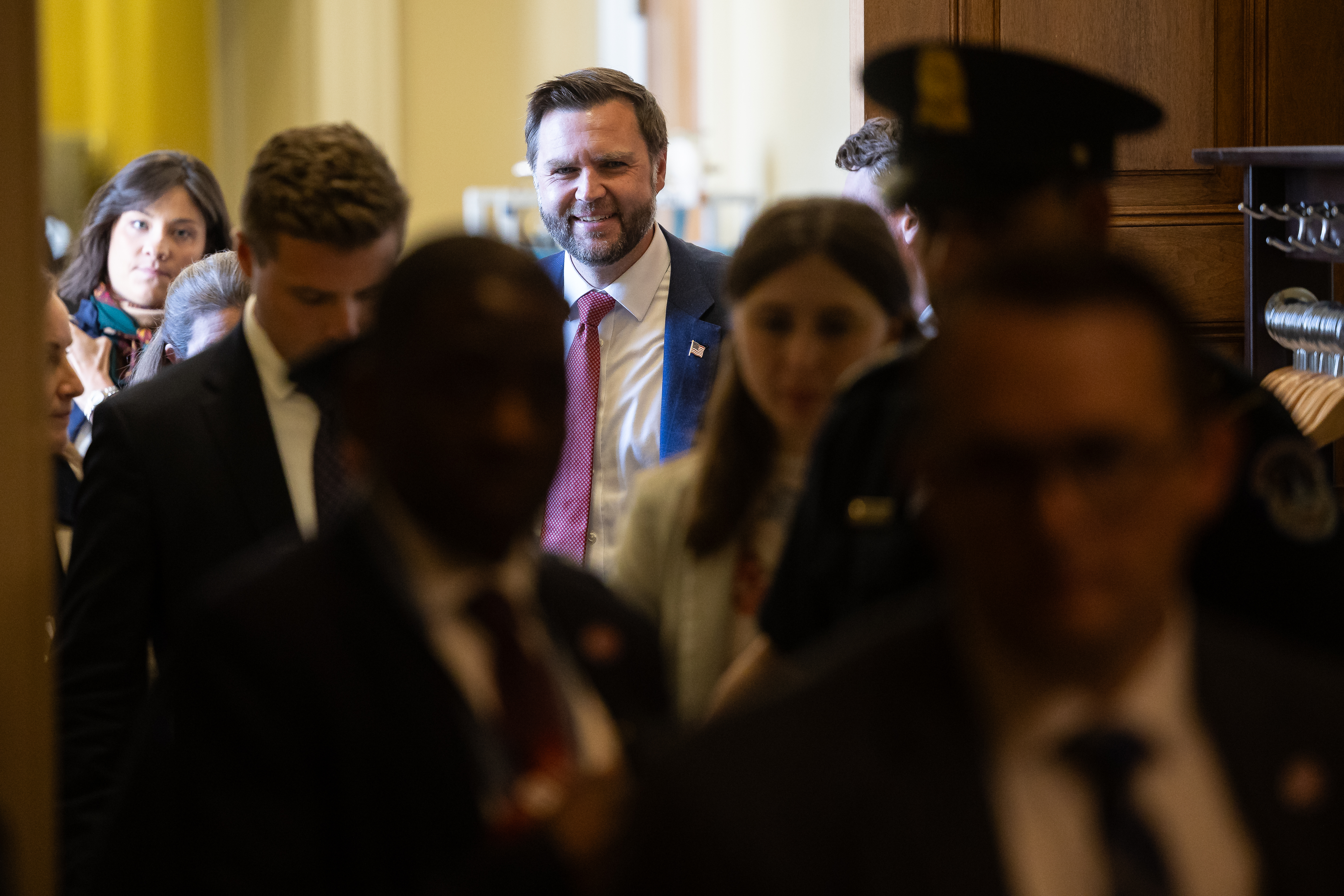 Vance Presses Senate Republicans on Iran Deal as GOP Weighs War Powers