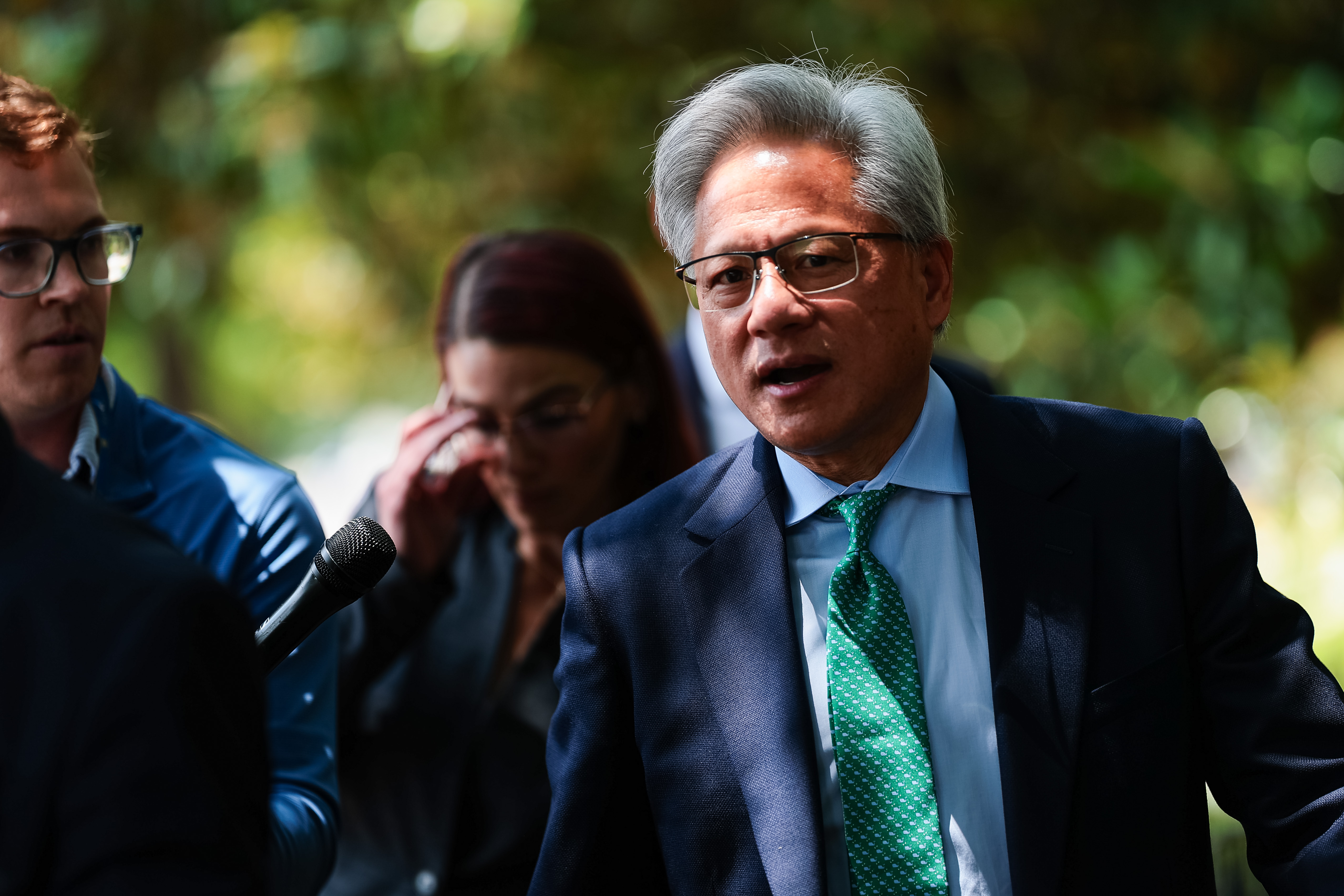 Nvidia’s Jensen Huang Urges Restraint as Washington Weighs AI Regulation