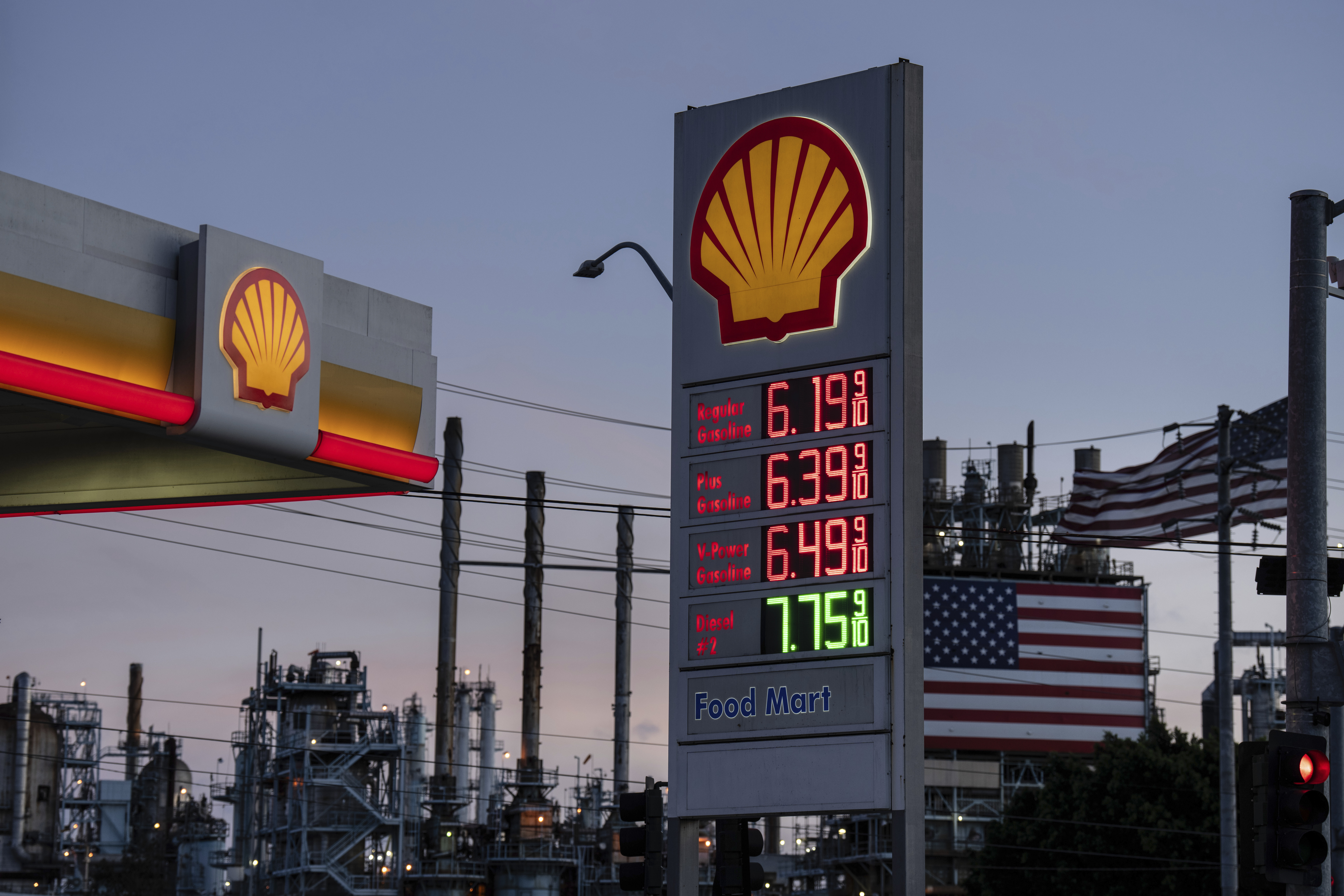 Oil Chiefs Warn Refining Shortage, Not Crude Supply, Is Key Driver of High Fuel Prices