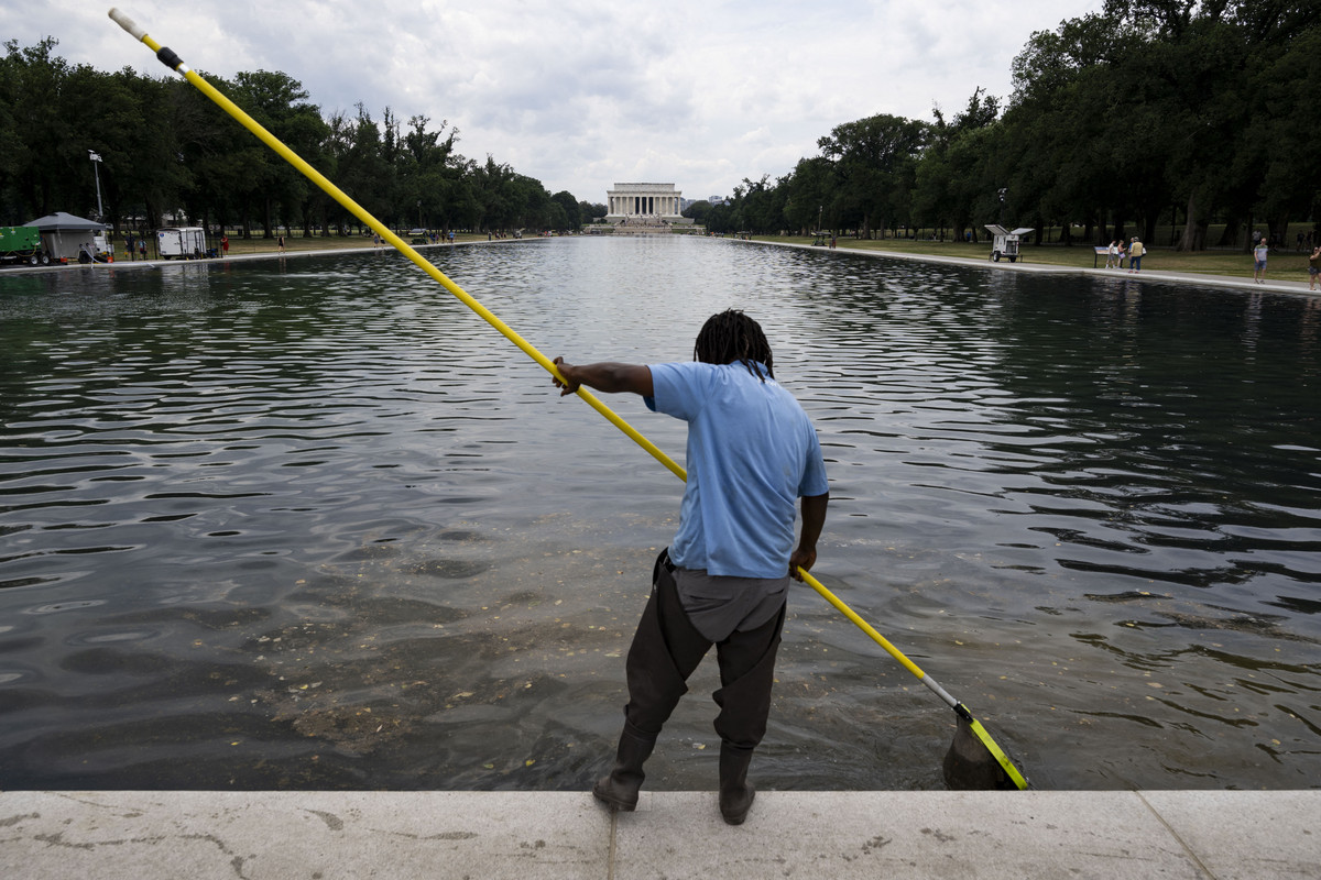 DOJ Says Lincoln Memorial Reflecting Pool Damage Was Botched Work, Not Vandalism