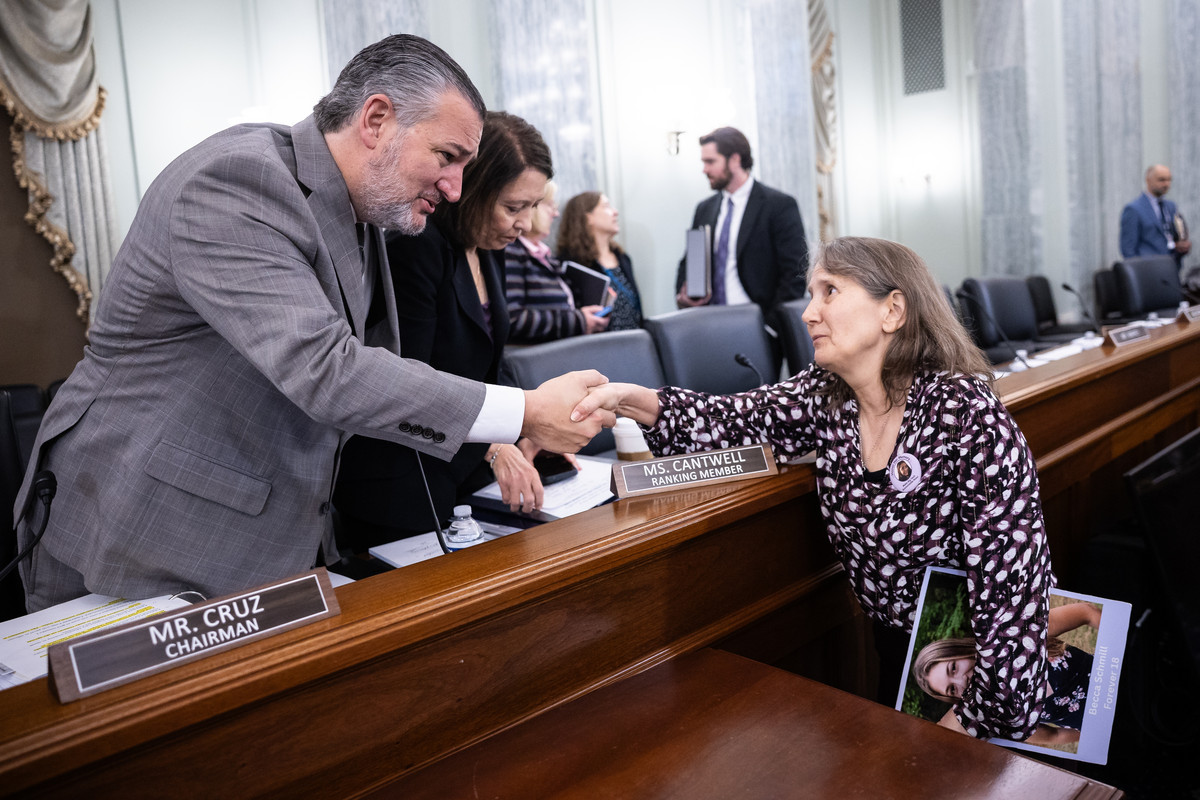 Senate Panel Advances Kids Online Safety Bill, Setting Up Floor Fight