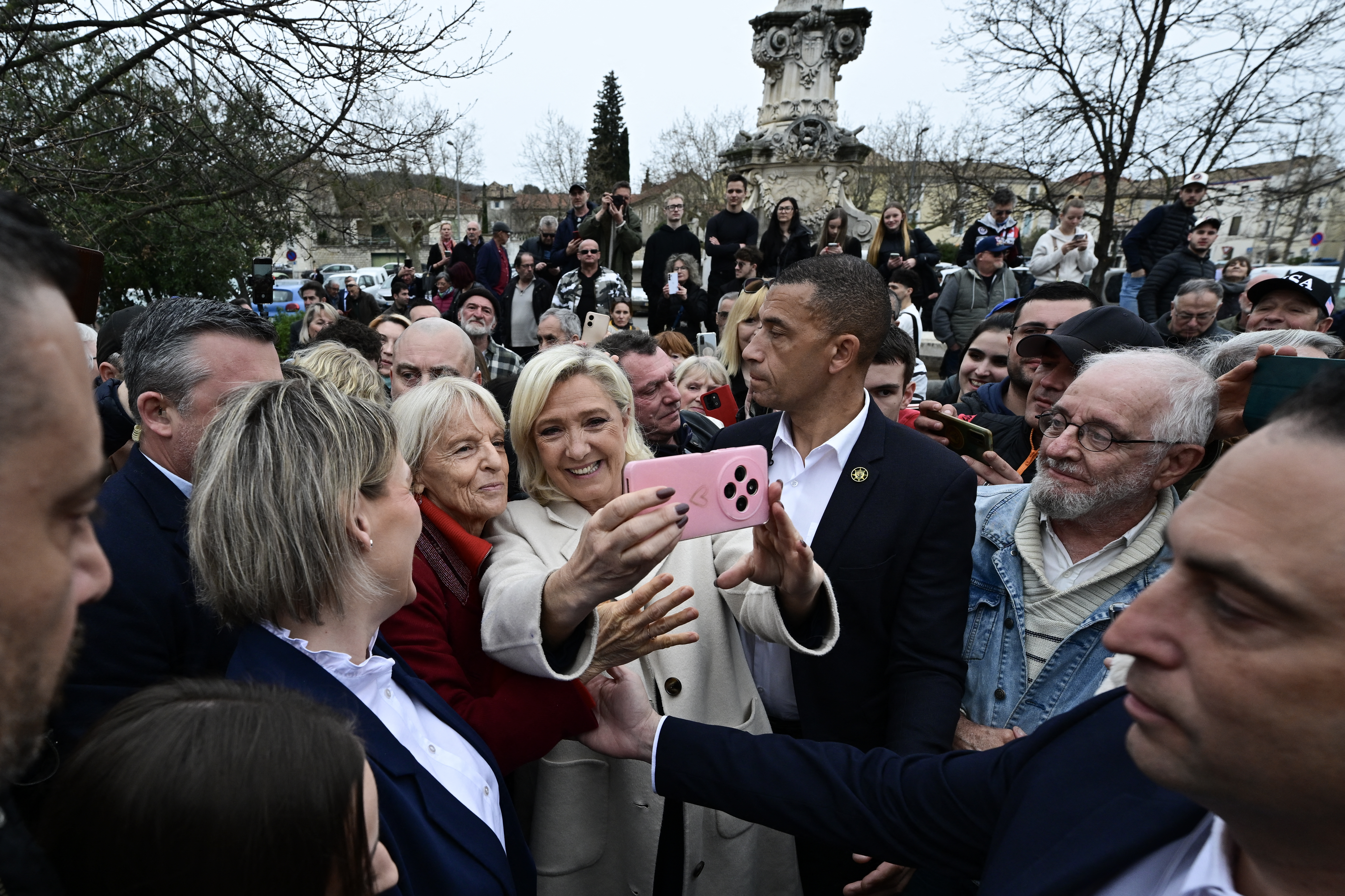 Centrist Politics Faces Irrelevance as Voters Flock to Extremes, French Study Finds