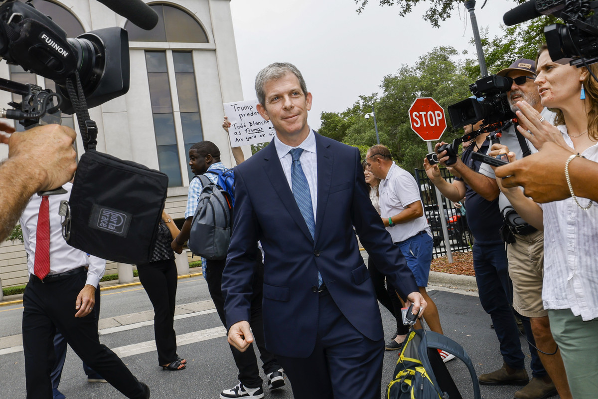 The Lawyer in the Penthouse: Defending Ghislaine Maxwell and Seeking a Pardon