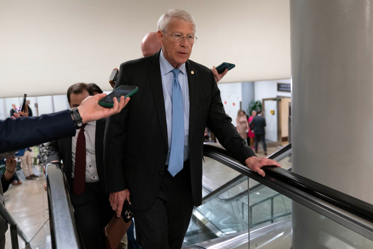 Top Republican Senator Urges Trump to Resume Bombing Iran, Reject Ceasefire