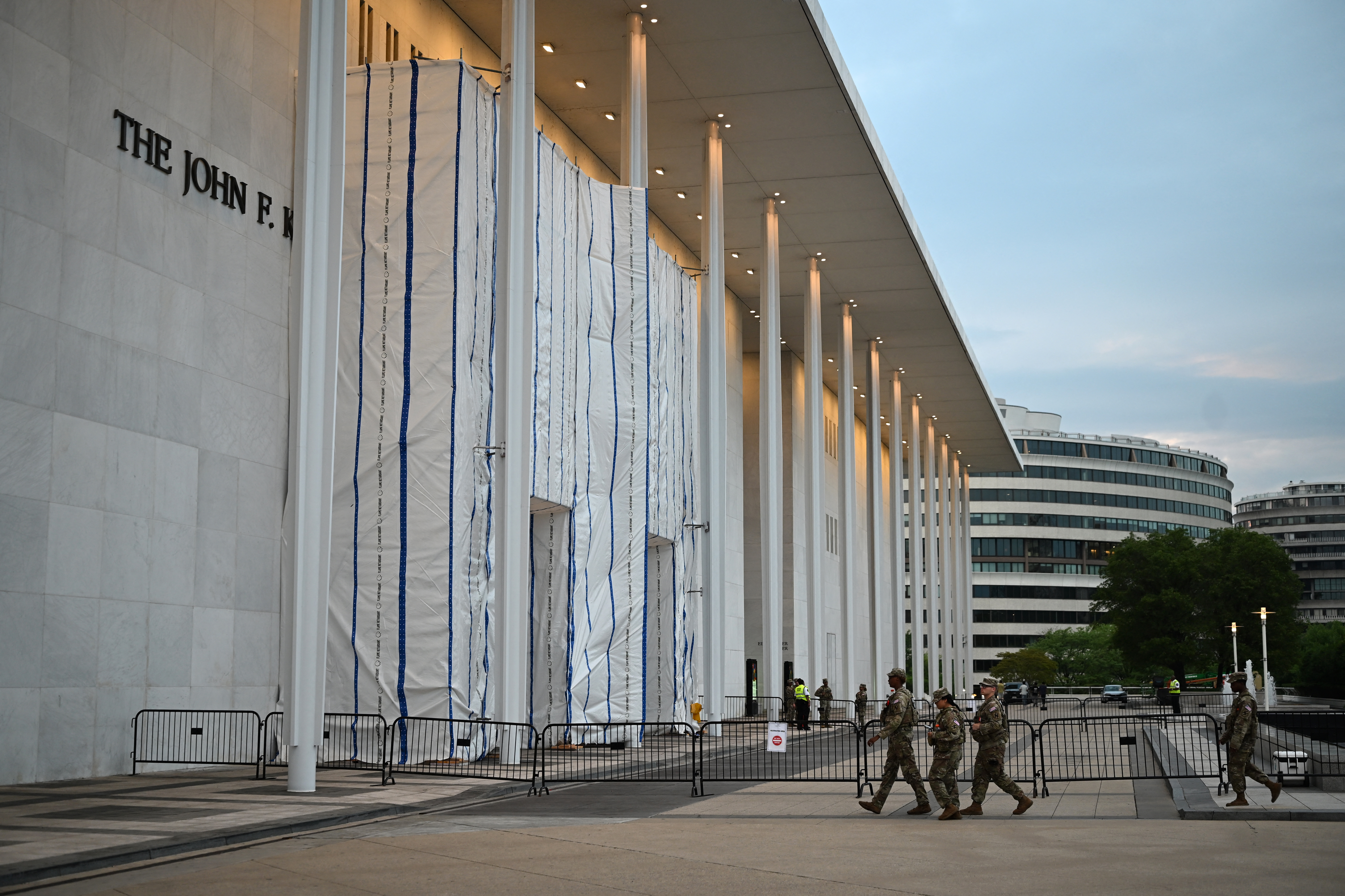 Trump-Aligned Board Votes to Rename Kennedy Center, Approves Two-Year Shutdown