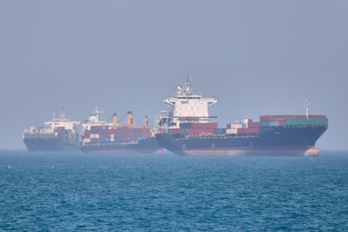 Trump Halts Strait of Hormuz Escort Mission Days After Announcing It