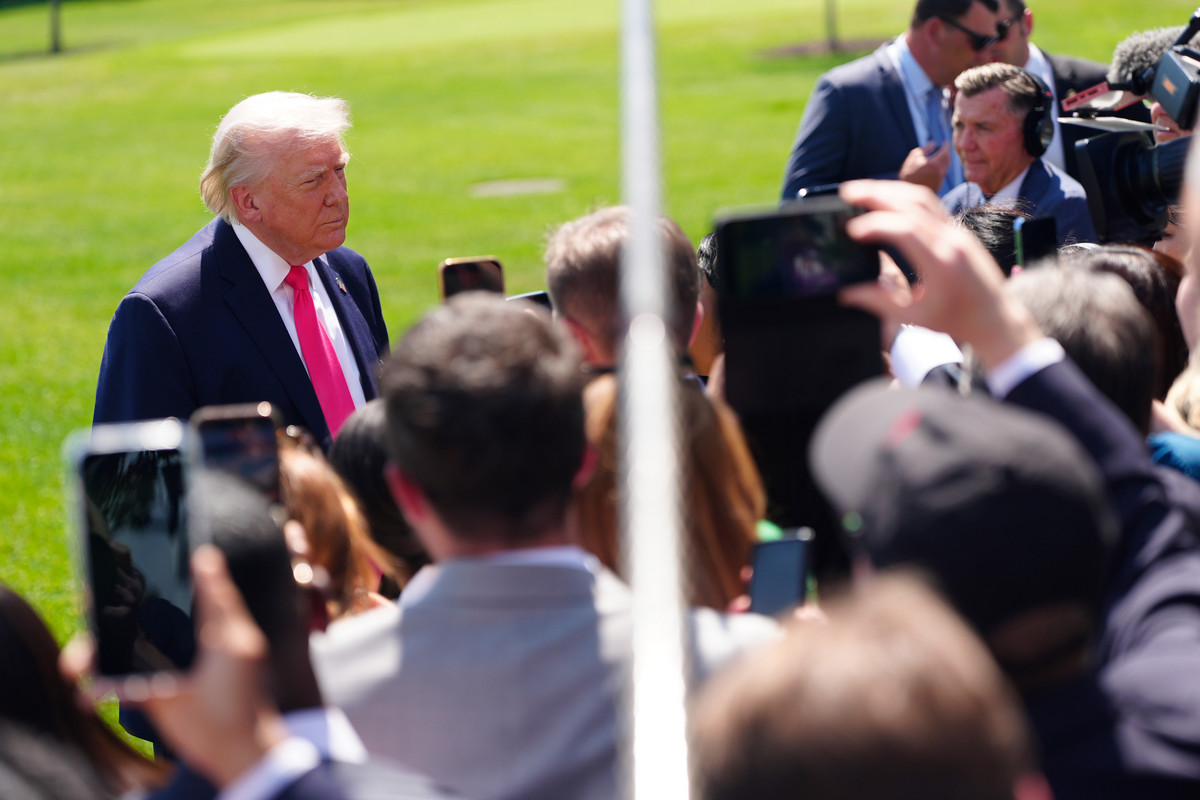 Trump Seeks Iran War Exit, But Diplomatic Off-Ramp Proves Difficult