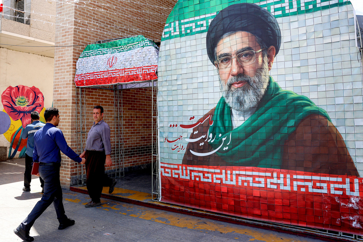 Trump’s Insults Toward Iran Risk Derailing Peace Talks, Officials Warn