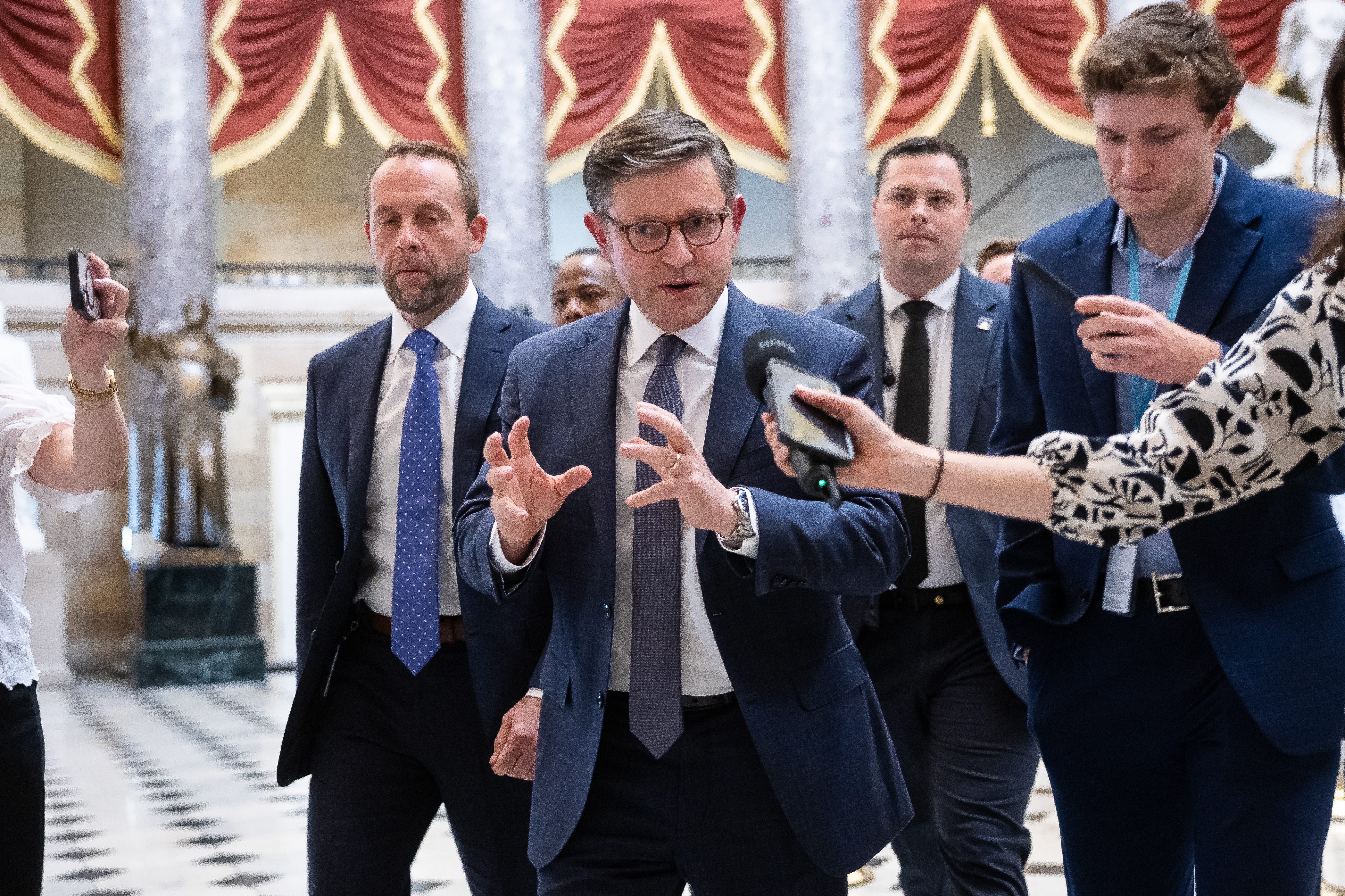 Trump’s Iran Strategy Strains Ties With Hill Republicans as War Talks Loom