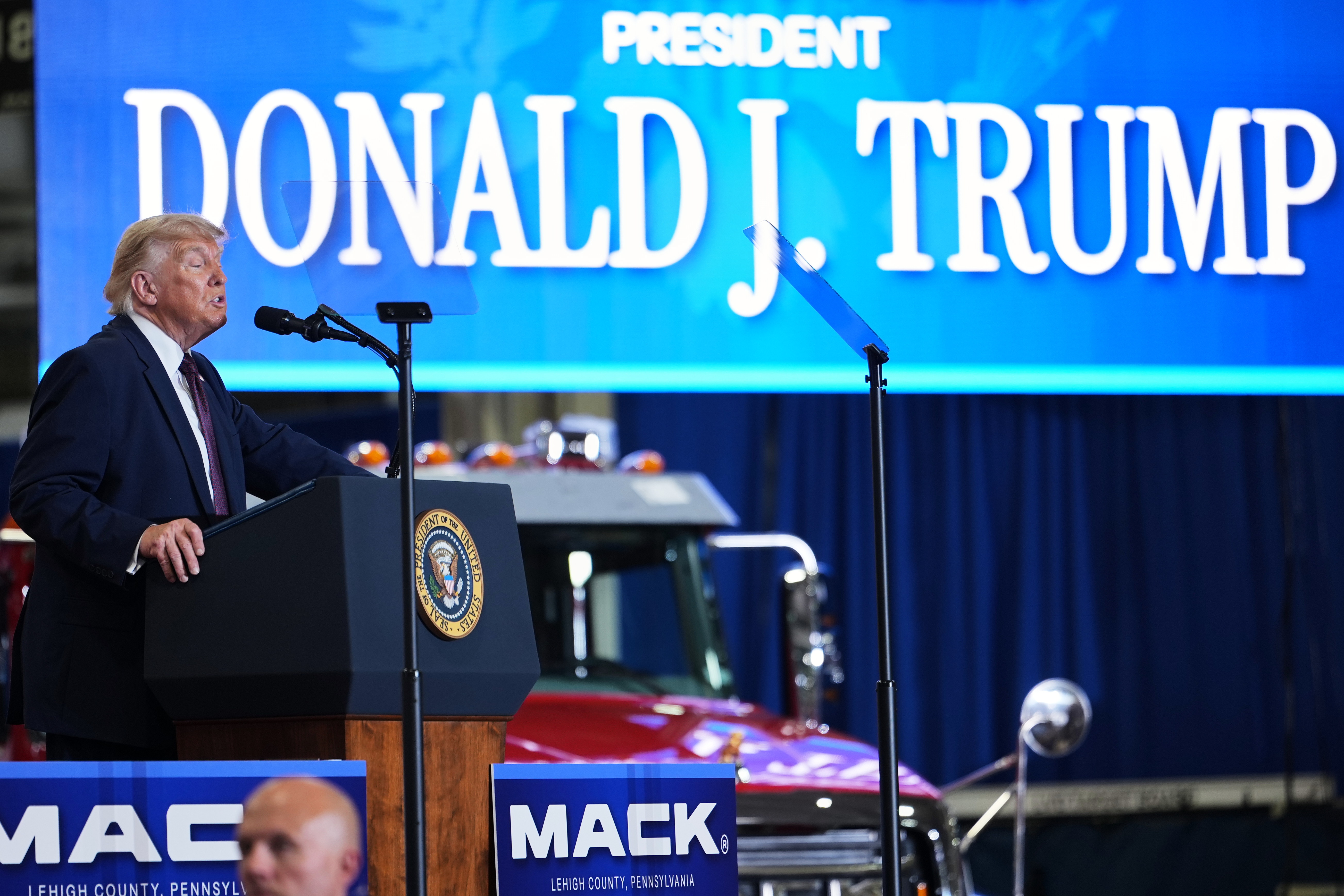 White House Struggles to Shift Focus From Iran Tensions Back to Economic Messaging